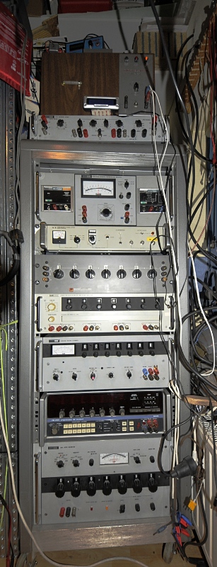 Rack with calibrators and time and Volt standards