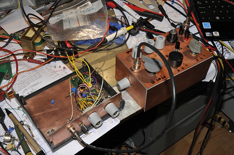 Test setup for harmonic measurement,. The box right is an active notchfilter