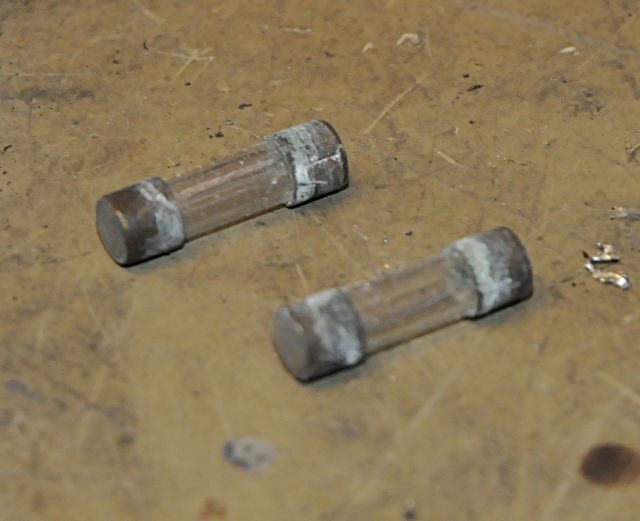 Special high resistance fuses ? (or just dirty  :-) )