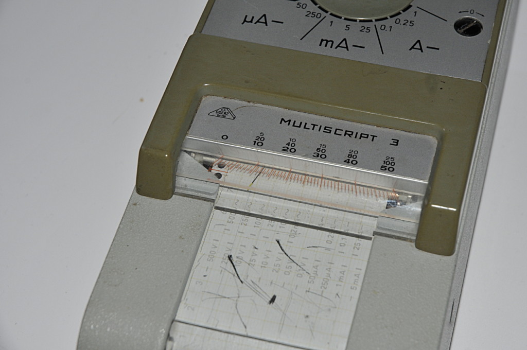 Here you see the write needle that doubles as analog multimeter